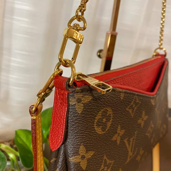 Authentic Louis Vuitton Pallas clutch in red - Picture 5 of 9